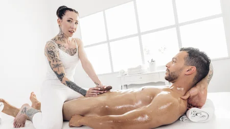 Tattooed Dutch masseuse called Esluna makes her client cum