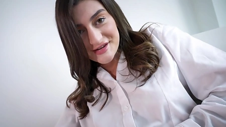 Brown-haired bimbo Mae Milano gets pounded in POV